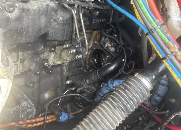 Detroit DD13 engine opened for high-pressure fuel-pump removal