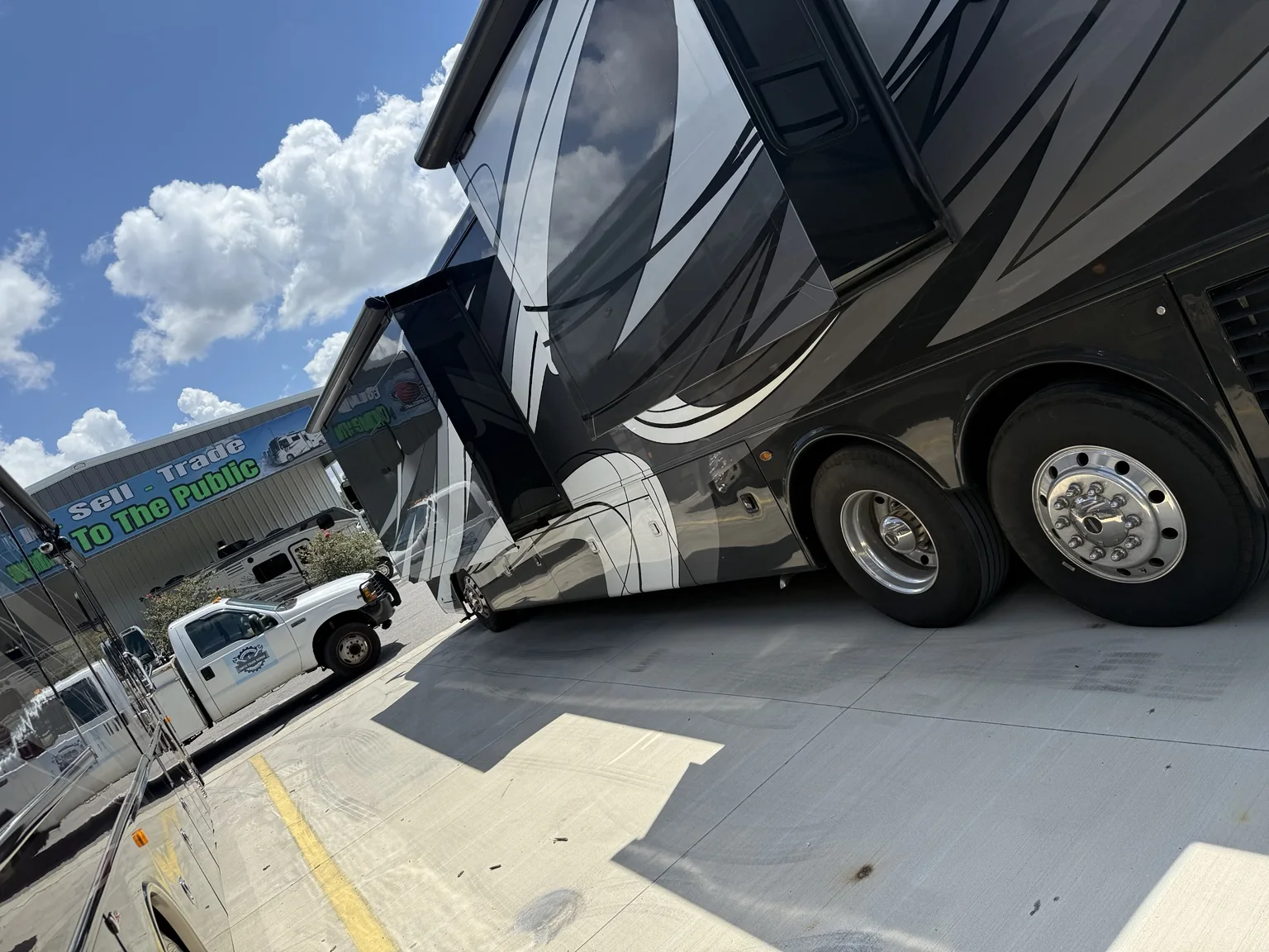 Smith Truck Repair mobile service truck beside a luxury motorhome